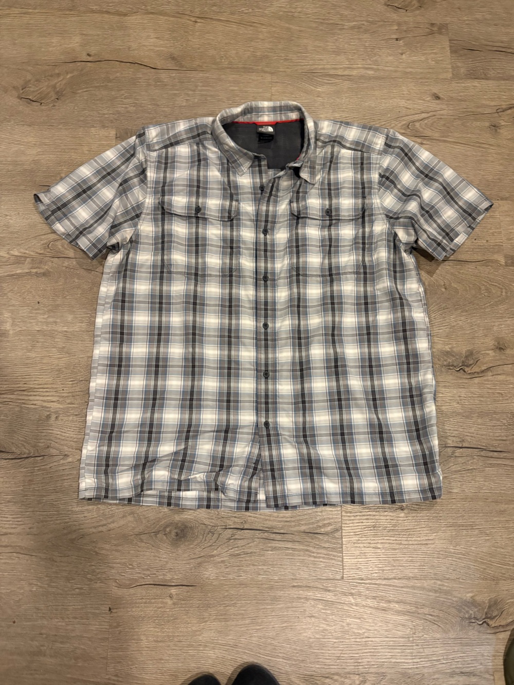The North Face Men's Short-Sleeve Plaid Button-Down Shirt - Gray/White/Blue